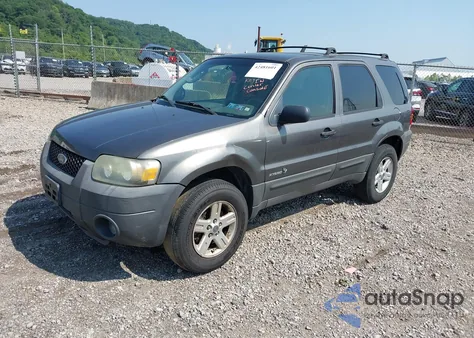 2005 Ford Escape Hybrid from USA, damaged, VIN 1FMYU95H55KD90885